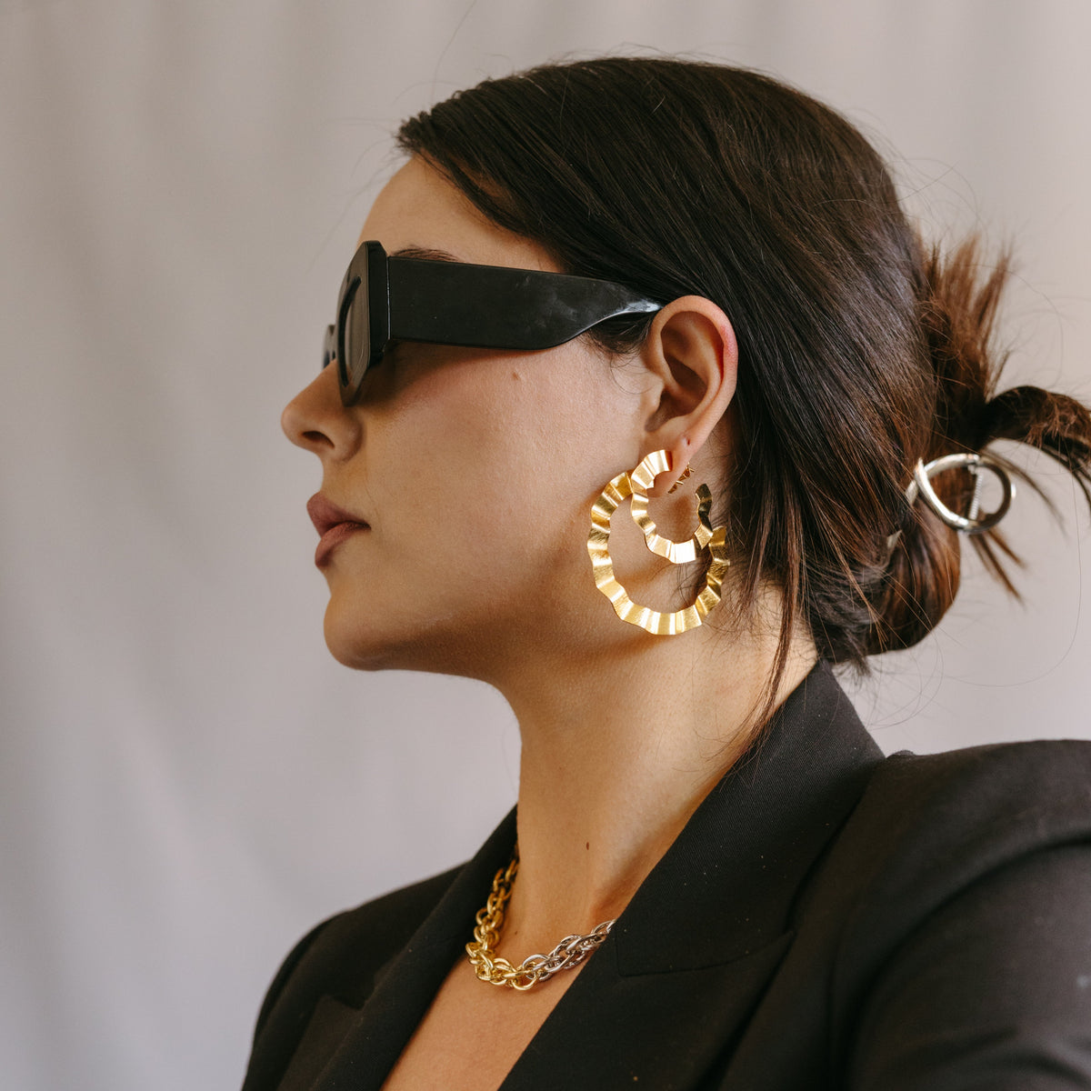 Aros de oro y plata, un ejemplo de la colección de pendientes de aro para mujer.